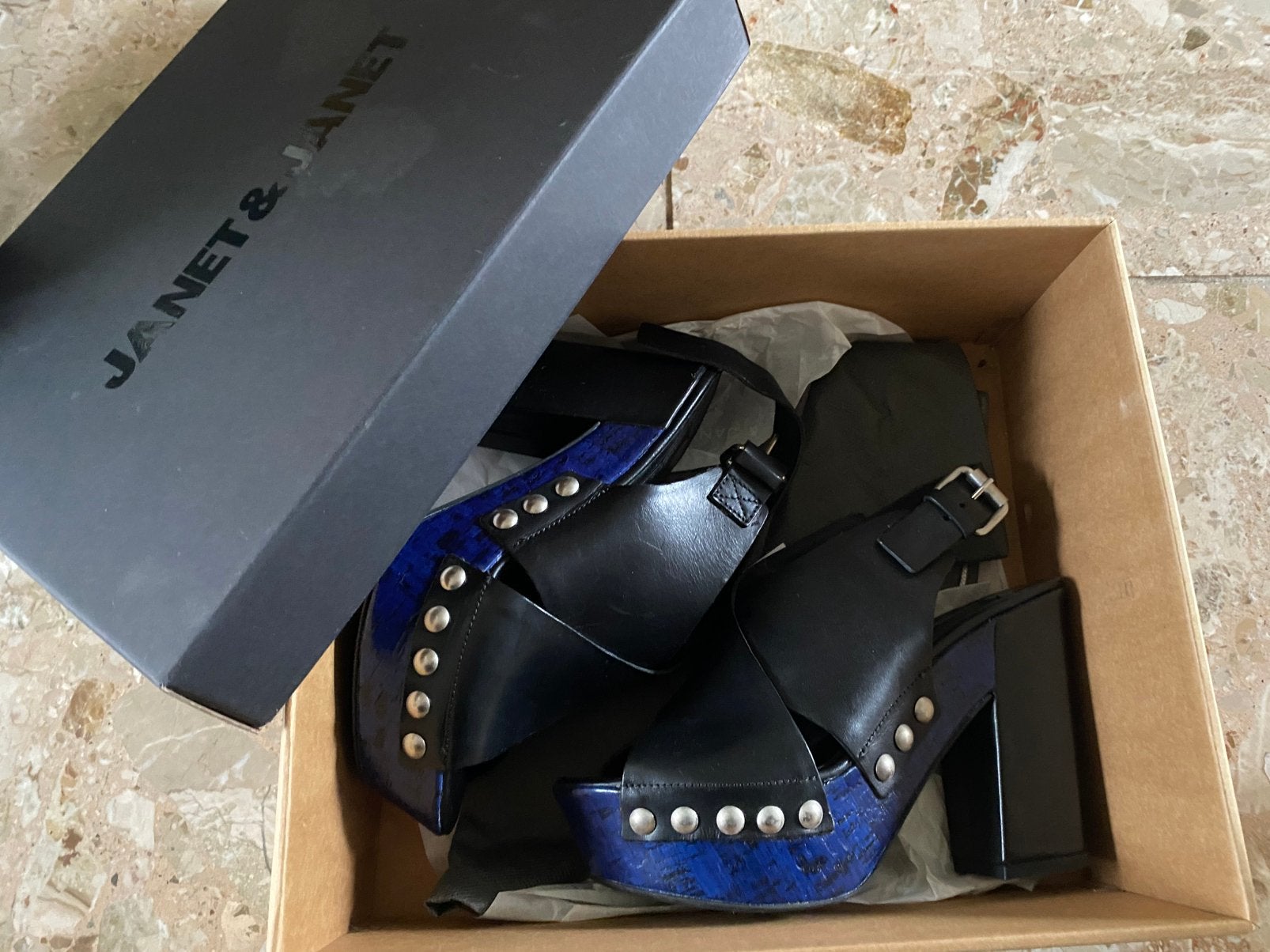 Janet Janet maat 36, Ophalen of Verzenden, Zo goed als nieuw, Zwart, Sandalen of Muiltjes