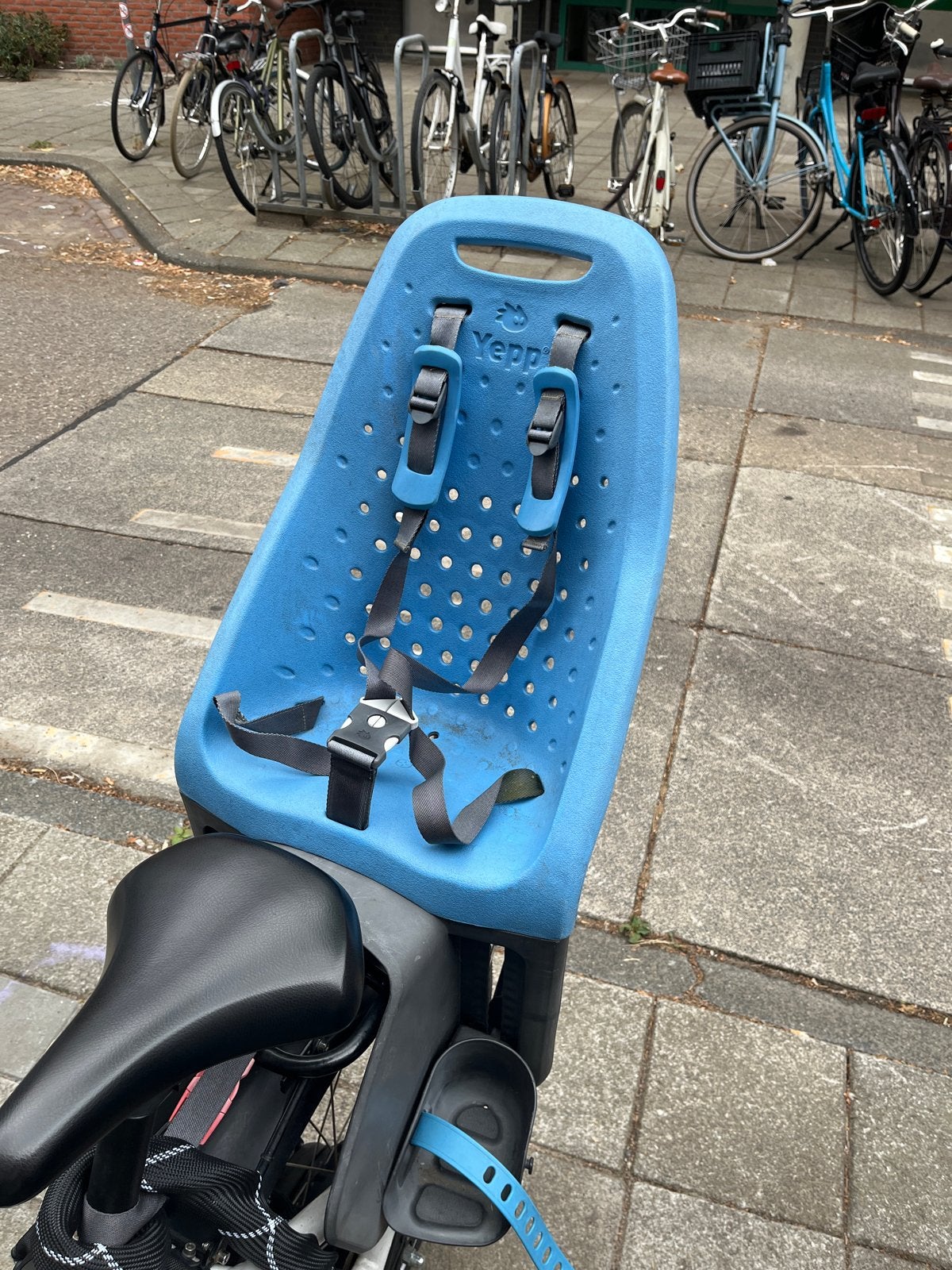 Yepp Fietszitje Achter inclusief adapter, Fietsen en Brommers, Fietsaccessoires | Fietsstoeltjes, Ophalen, Gebruikt, Achterzitje