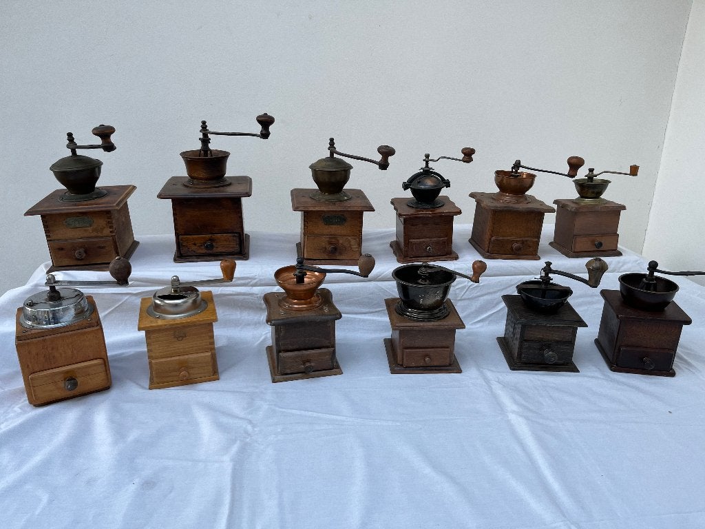 oude antieke koffiemolens, Ophalen