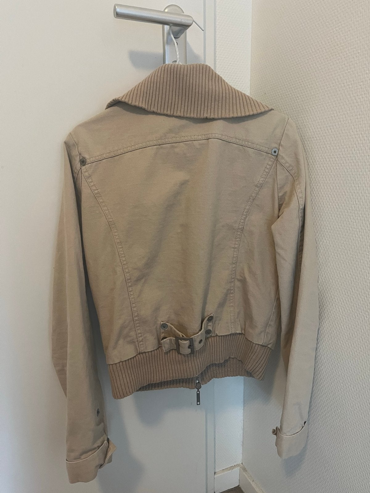 Stylish beige jacket with rib collar, Ophalen of Verzenden, Gedragen, Maat 36 (S), Beige