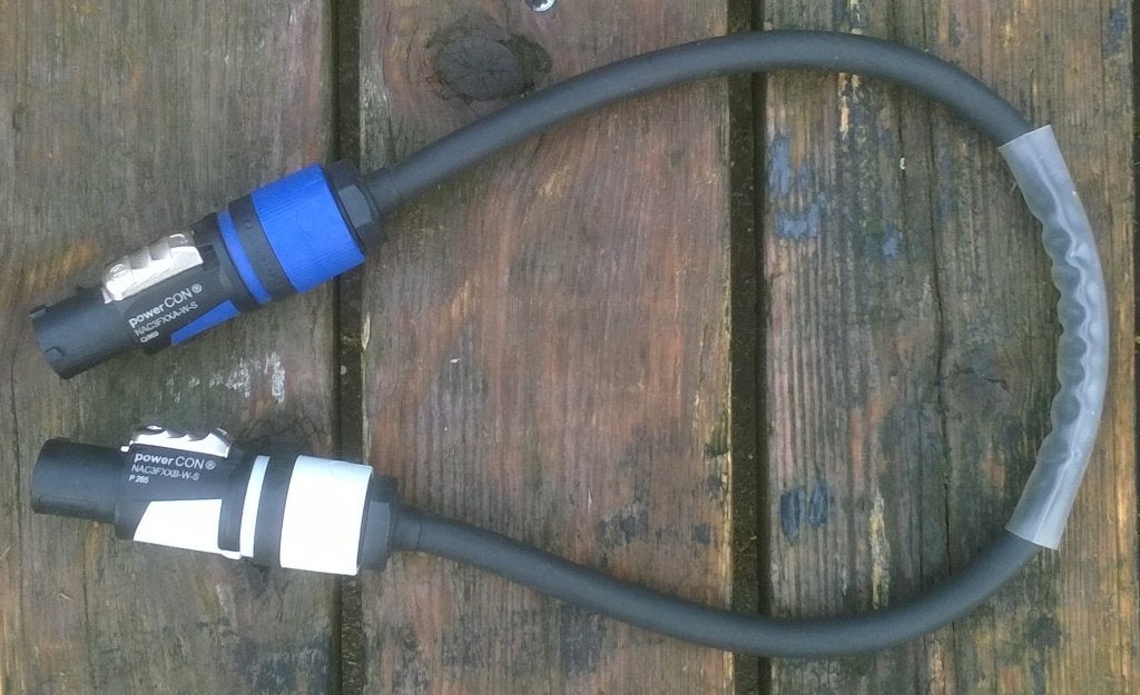 Spanningssnoer Powercon in-out, circa 0,5 meter, Ophalen of Verzenden, Zo goed als nieuw, Nb, Nb