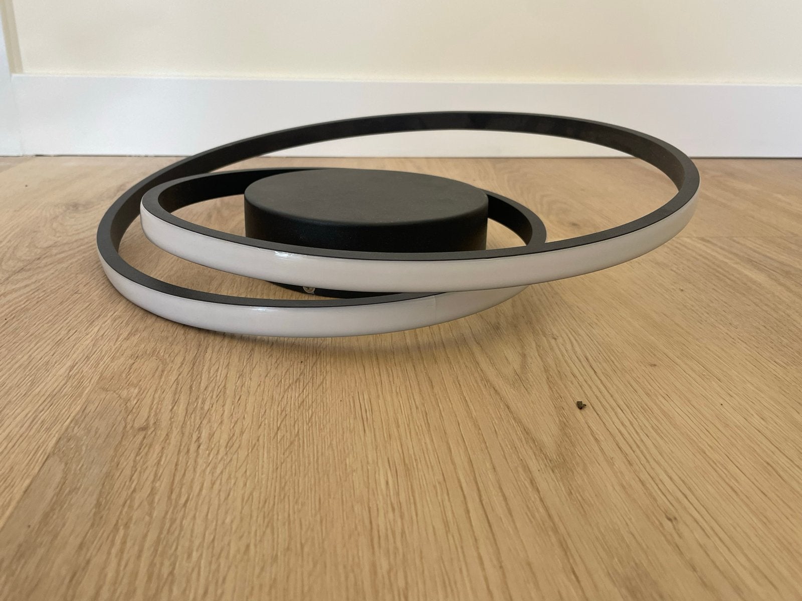 Moderne LED lamp met 3 lichtstanden - Zwart spiraal design, Ophalen, Zwart, Nieuw, Dimbaar