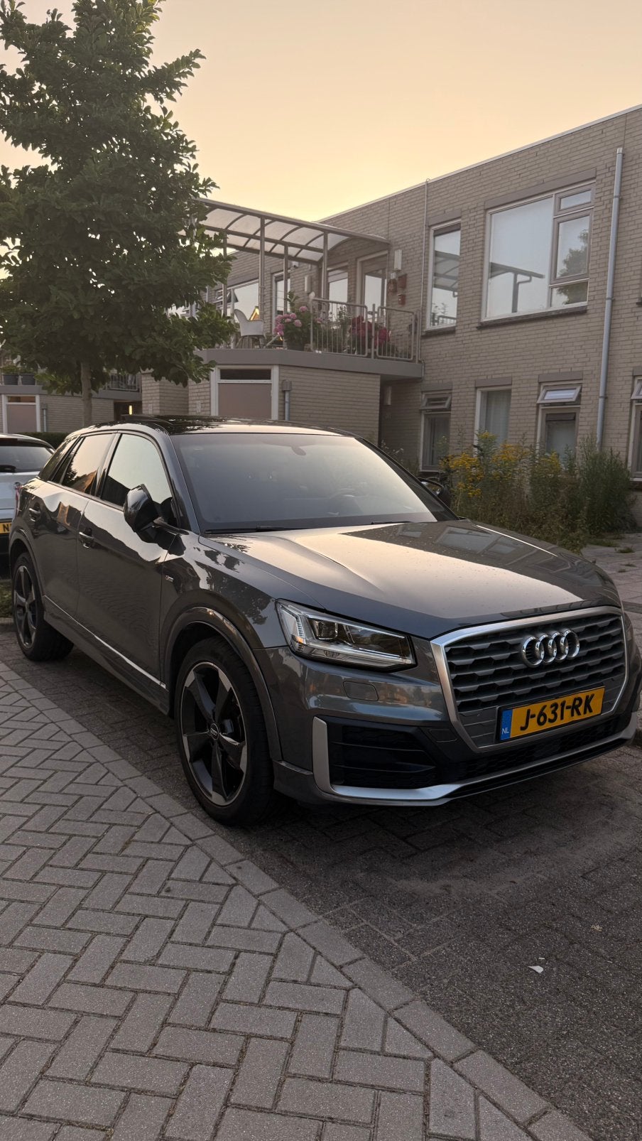 Audi Q2 1.4 Tfsi CoD 150pk S Tronic 2017 Grijs | Pano, Auto's, Q2, 4 cilinders, 1395 cc, Particulier