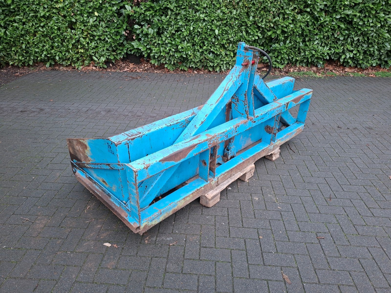 grondbak hydraulisch, Ophalen