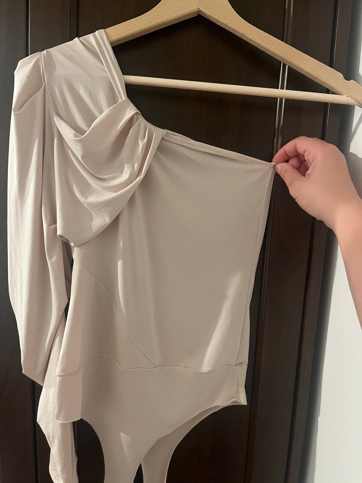Mooie chique body by Olcay Gulsen Nieuw, Ophalen of Verzenden, Nieuw, Maat 36 (S), Beige