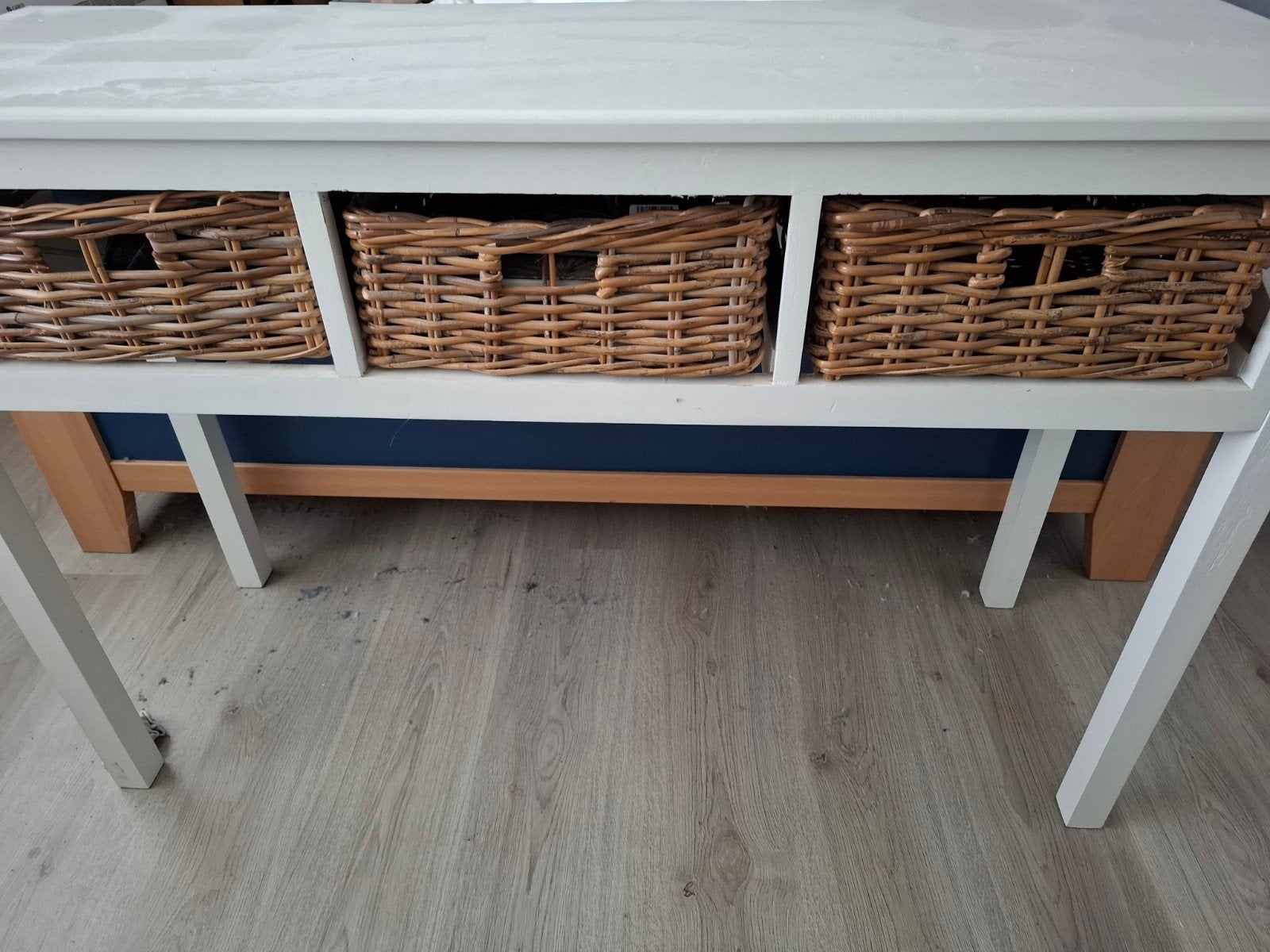 Witte sidetable met 3 rieten manden, Huis en Inrichting, Ophalen, Gebruikt, 100 tot 150 cm, Overige houtsoorten