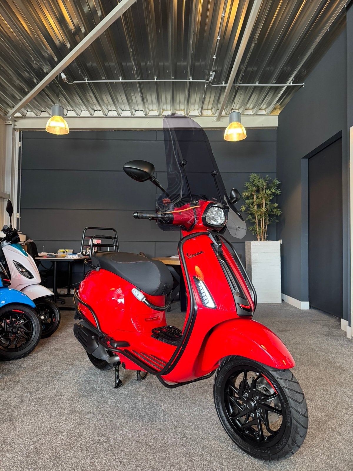 Vespa Sprint RST | 2026 | Full option | Brom / Snor | 300km