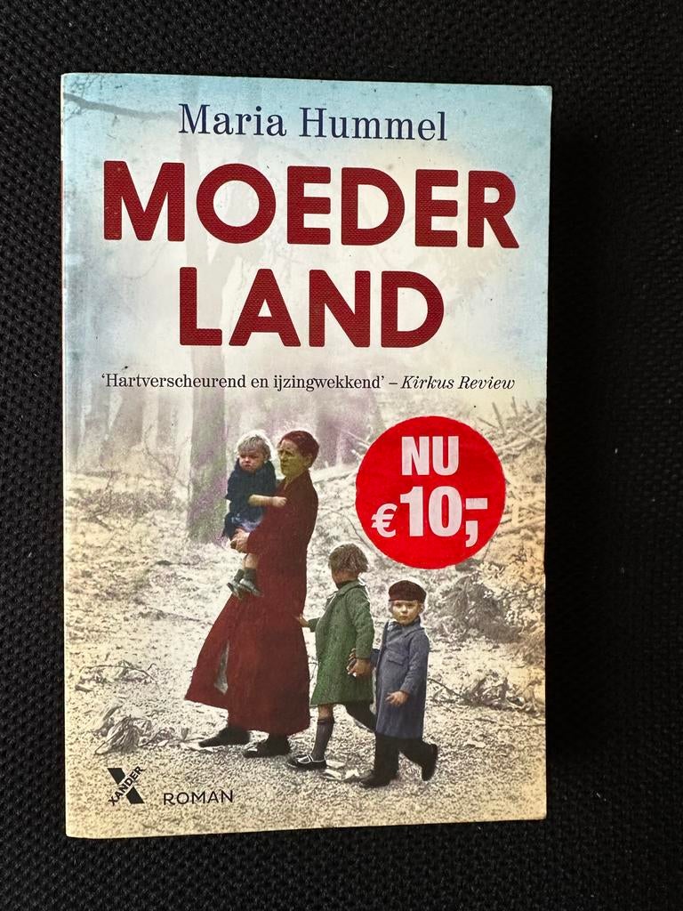 Moederland - Maria Hummel (Roman), Ophalen of Verzenden, Zo goed als nieuw