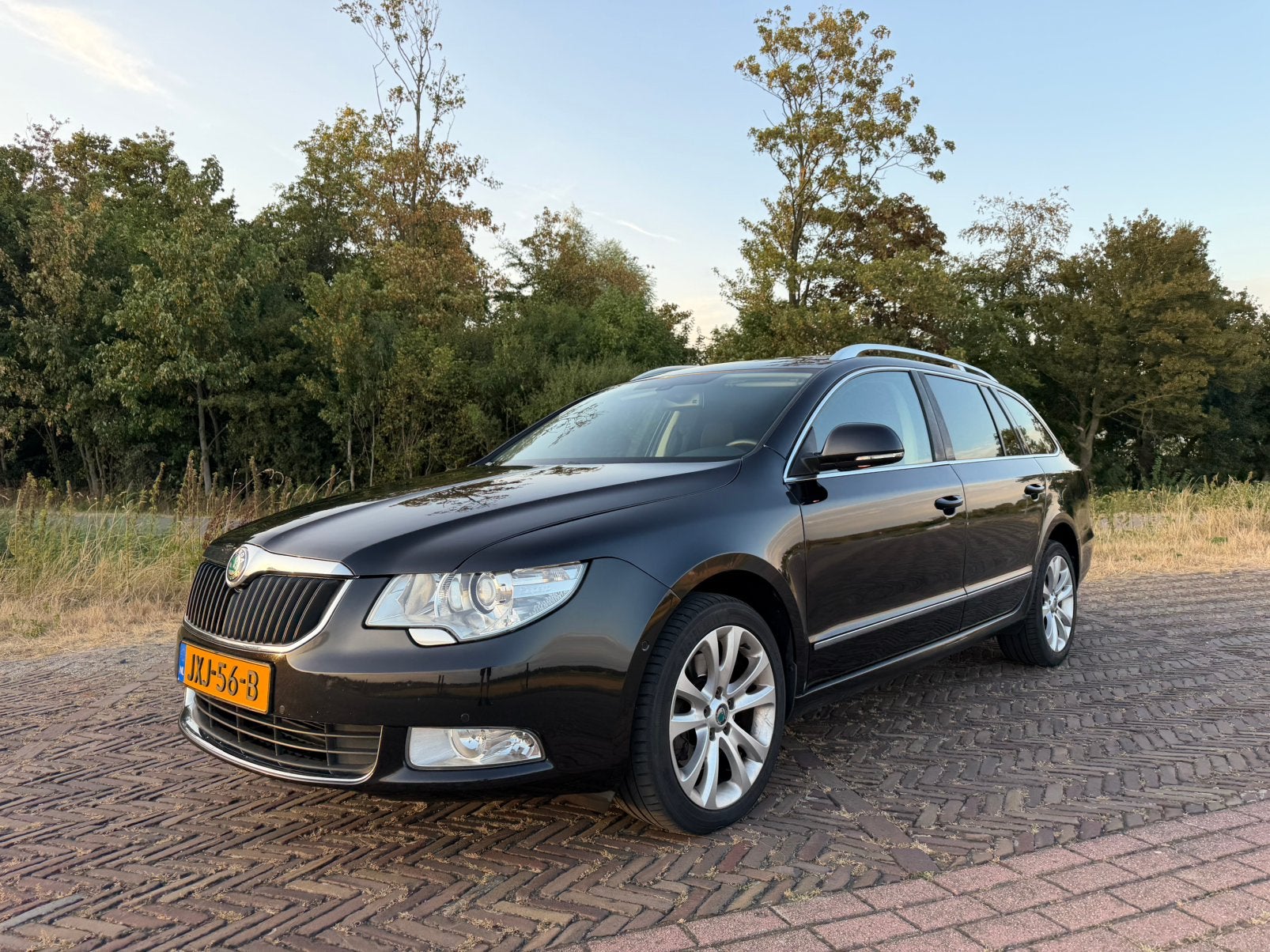 Skoda Superb 1.8 TSI 118KW Dsg-7 Combi 2011 zwart, Auto's, Skoda, 4 cilinders, 700 kg, 160 pk, 1445 kg