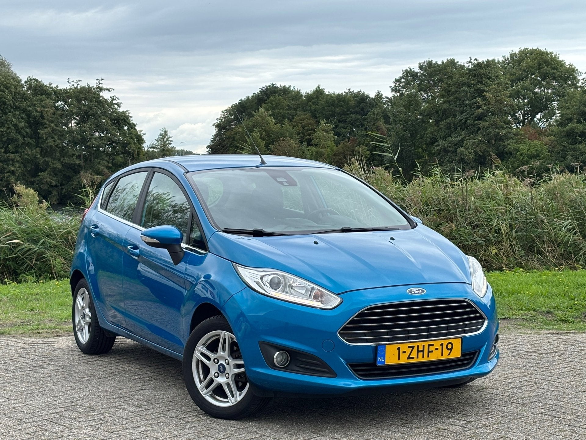 Ford Fiesta 1.0 Titanium X - Candy Blue - Airco/Lichtmetaal/, Auto's, Voorwielaandrijving, Euro 5, Stof, 525 kg