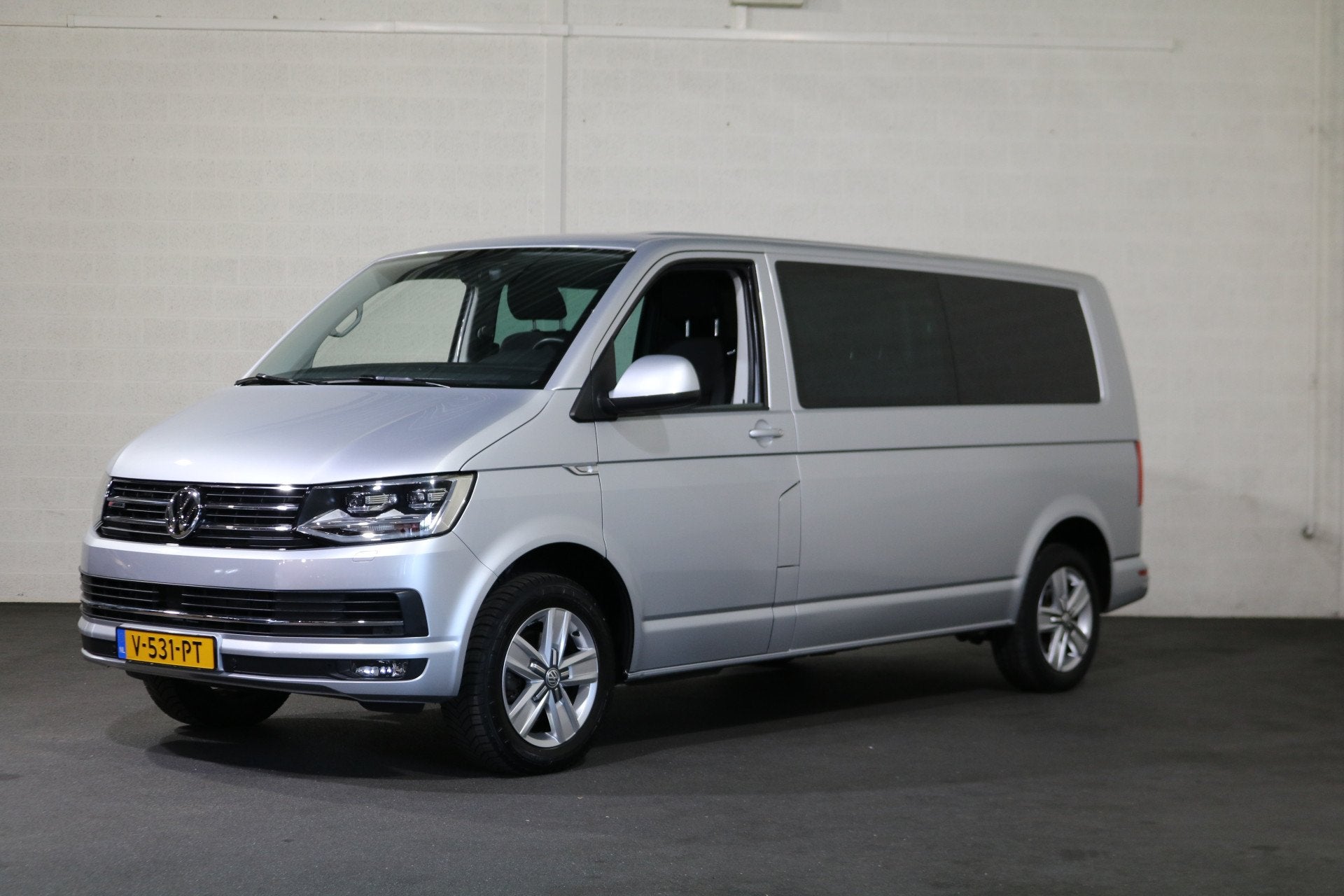 Volkswagen Transporter 2.0 TDI L2 H1 150pk DC 4-Motion Autom, Auto's, Automaat, Stof, Gebruikt, Euro 6