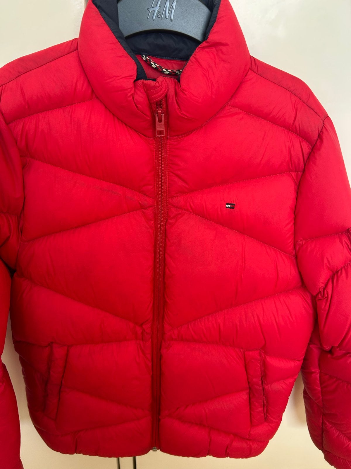 Tommy Hilfiger rode winterjas maat 152, Ophalen of Verzenden, Zo goed als nieuw, Jongen of Meisje