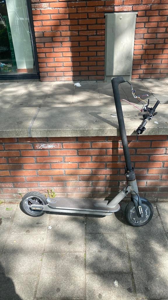 Kapotte elektrische step, Ophalen