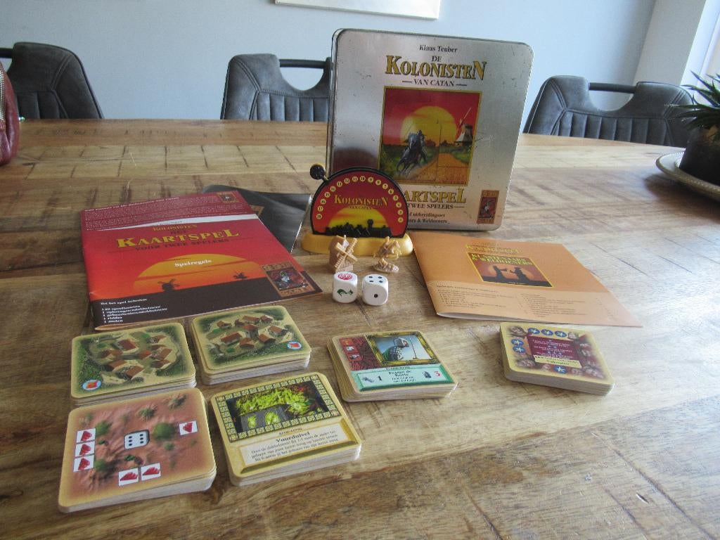 De kolonisten van catan blik kaartspel met uitbreidingsset, Hobby en Vrije tijd, Gezelschapsspellen | Kaartspellen, Ophalen of Verzenden