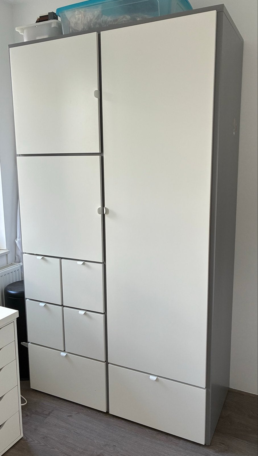 Moderne kledingkast met lades en hangruimte, Huis en Inrichting, 100 tot 150 cm, 200 cm of meer, Zo goed als nieuw, Overige houtsoorten