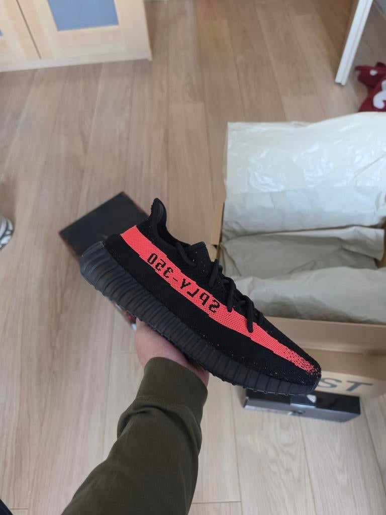 us11 / 45 Adidas Yeezy Boost 350 V2 'Black Red', Zwart, Ophalen of Verzenden, Adidas Yeezy, Sneakers of Gympen