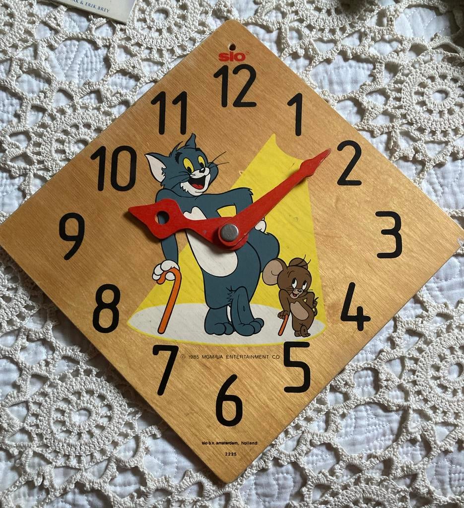 Vintage Tom & Jerry houten kinderklok 25 cm Sio, Ophalen of Verzenden, Gebruikt, Analoog, Wandklok