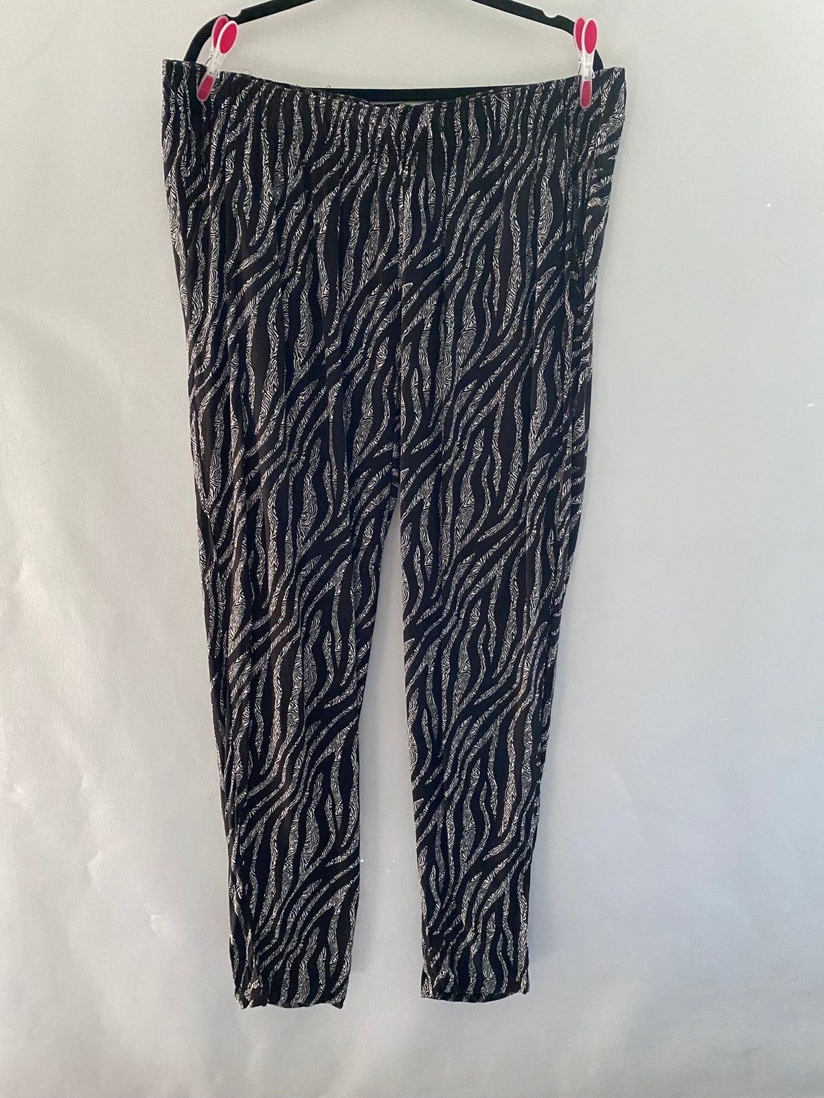 Ladies + Size zebraprint broek zwart/wit – maat 50/52, Ophalen of Verzenden, Zo goed als nieuw, Zwart, Broek of Spijkerbroek