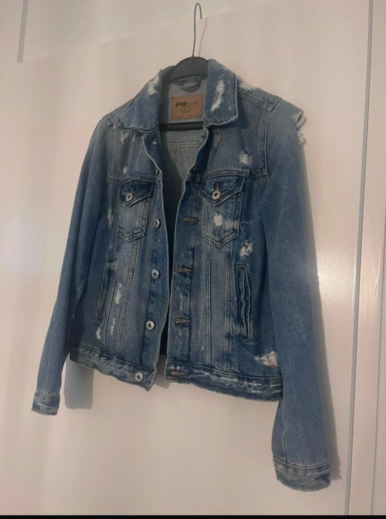 Super mooie blauwe spijkerjack  maat S  nog als nieuw, Kleding | Dames, Jassen | Zomer, Ophalen of Verzenden, Zo goed als nieuw