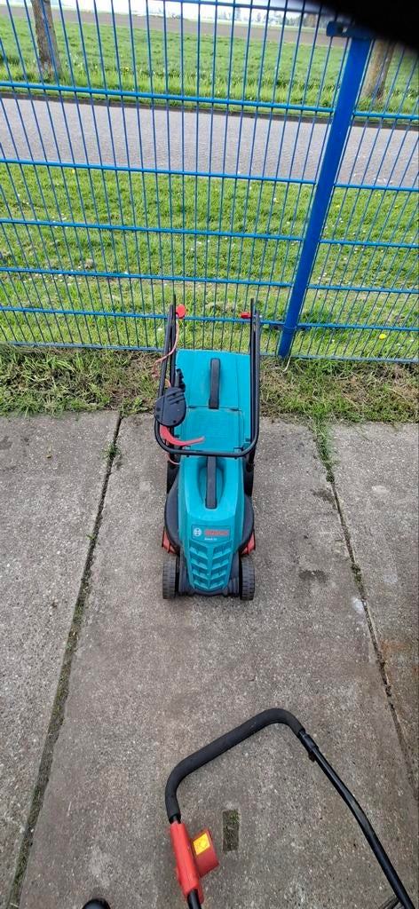 Nette Bosch Elektrische Grasmaaier, Tuin en Terras, Grasmaaiers, Gebruikt, Elektrische grasmaaier, 30 t/m 39 cm, Cirkelmaaier