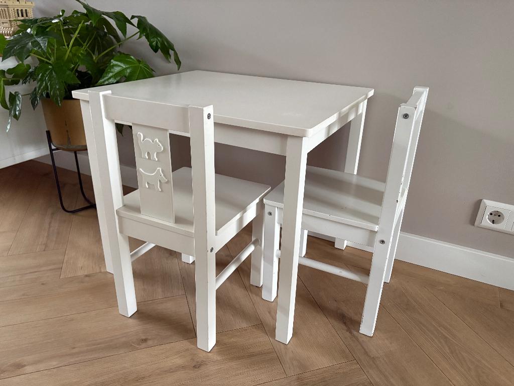 Ikea kindertafeltje met 2 stoeltjes, Kinderen en Baby's, Kinderkamer | Tafels en Stoelen, Ophalen, Zo goed als nieuw, Tafel(s) en Stoel(en)
