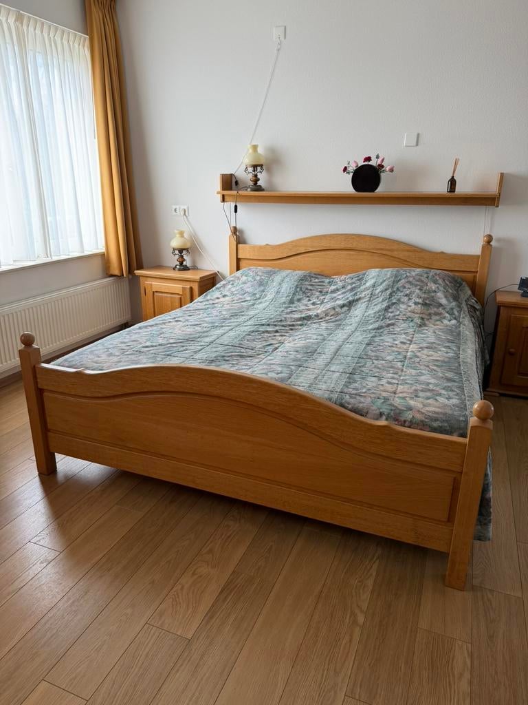 Verstelbaar bed Oisterwijk, Ophalen, Zo goed als nieuw, Tweepersoons