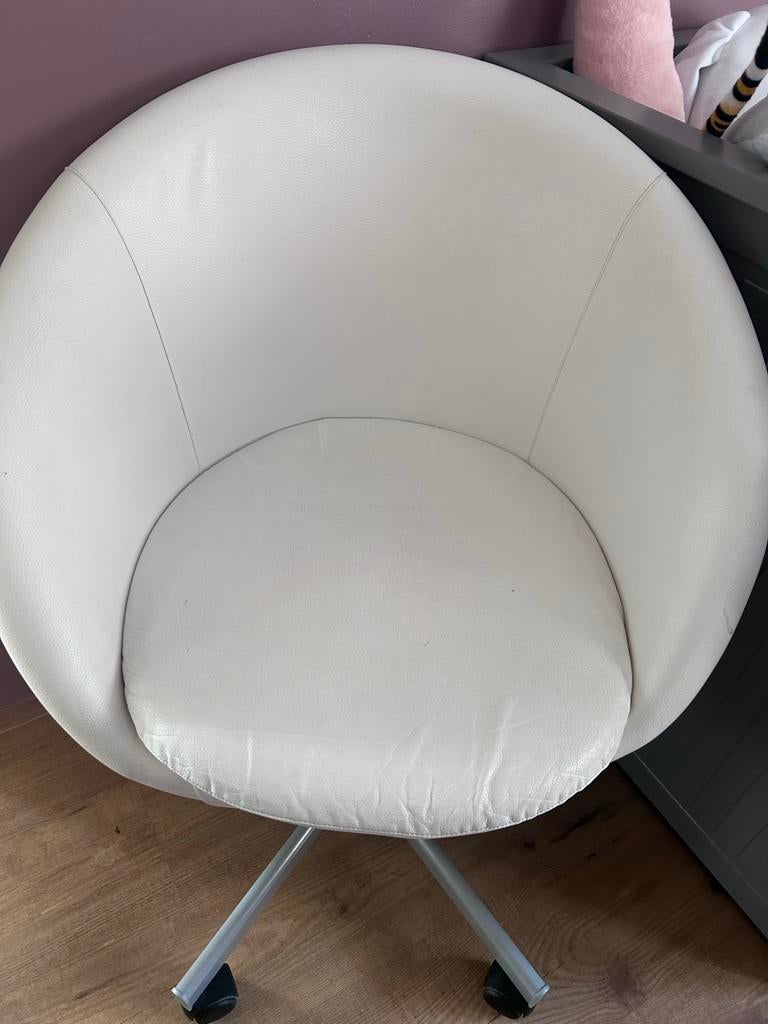 Ikea Witte draaibare kuipstoel op wieltjes, Kunststof, Gebruikt, Wit, Ophalen of Verzenden