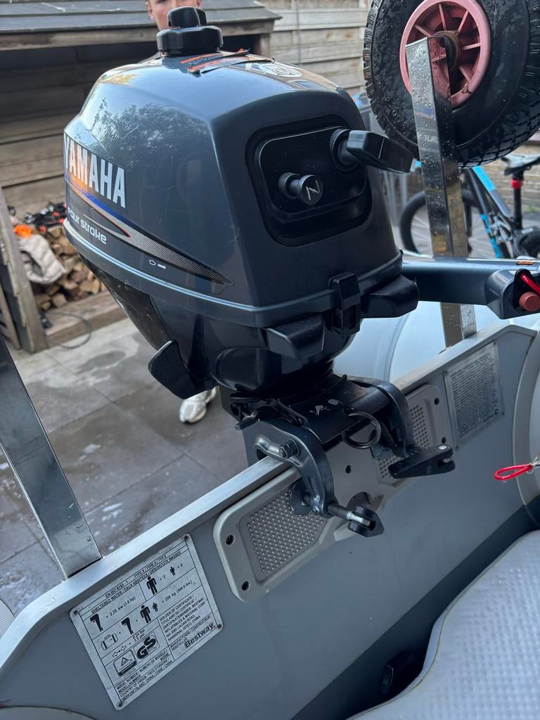 Yamaha 2.5 PK 4-takt buitenboordmotor met rubberboot, Ophalen, Gebruikt, Benzine, 5 tot 10 pk