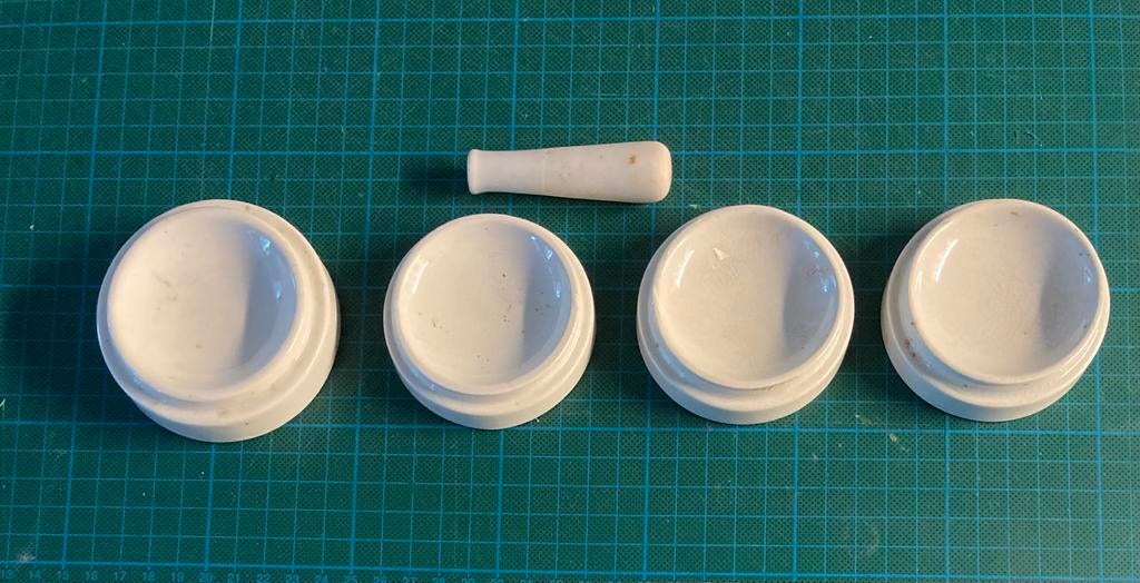 4 Mengbakjes Talens  en 1 vijzel van porcelein, Ophalen of Verzenden, Gebruikt, Waterverf