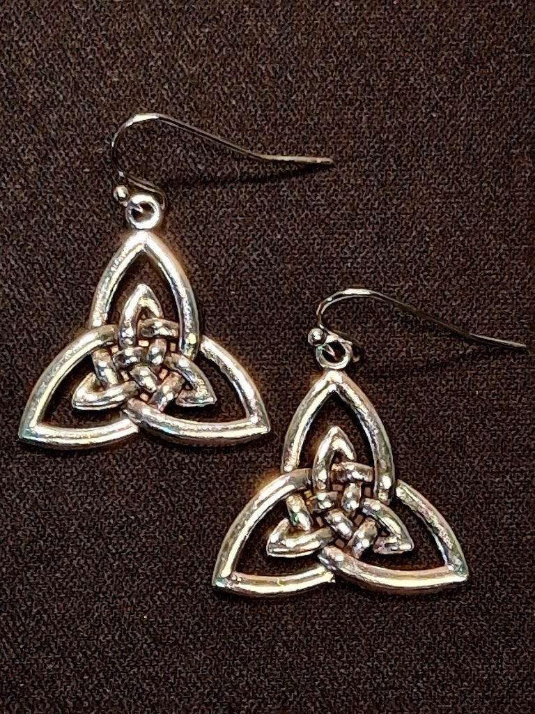 Keltische Oorbellen Triquetra Symbool, Ophalen of Verzenden, Nieuw, Zilver, Overige materialen