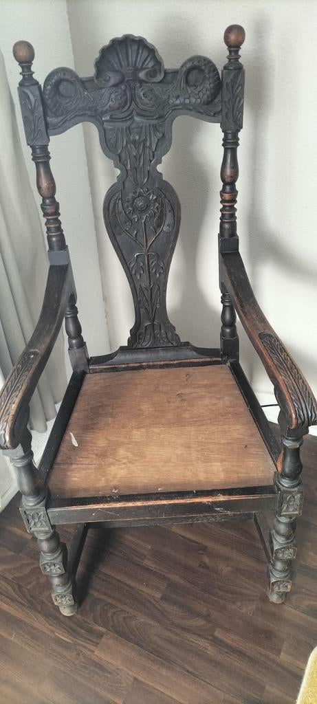 Antieke houten stoel met houtsnijwerk, Ophalen of Verzenden