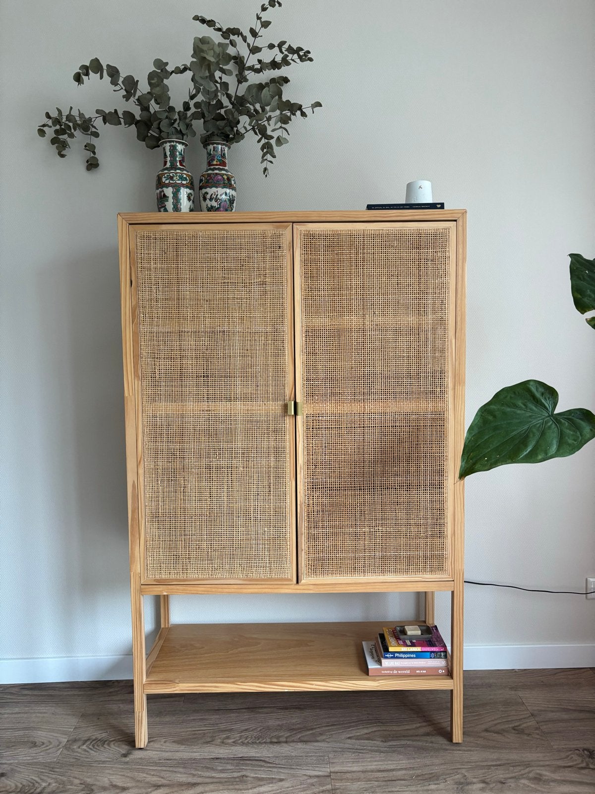 Stijlvolle rotan kast met houten frame, Ophalen, Gebruikt