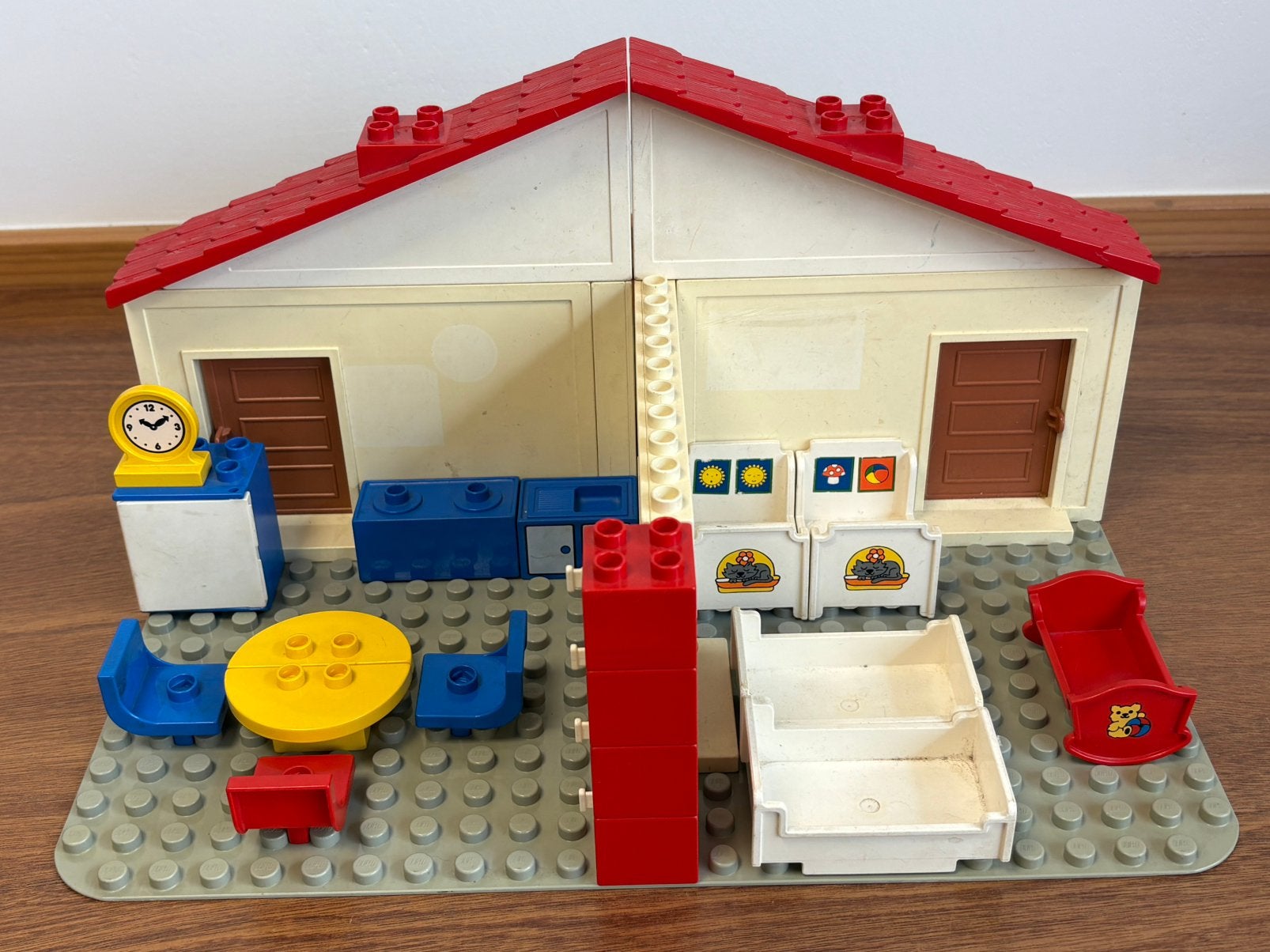 Duplo vintage huis op grijze bouwplaat, Kinderen en Baby's, Ophalen of Verzenden, Gebruikt, Duplo