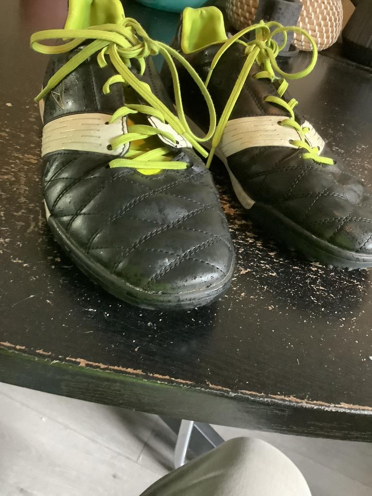 Kunstgrasschoenen / voetbalschoenen maat 43, Sport en Fitness, Ophalen of Verzenden, Gebruikt, Schoenen
