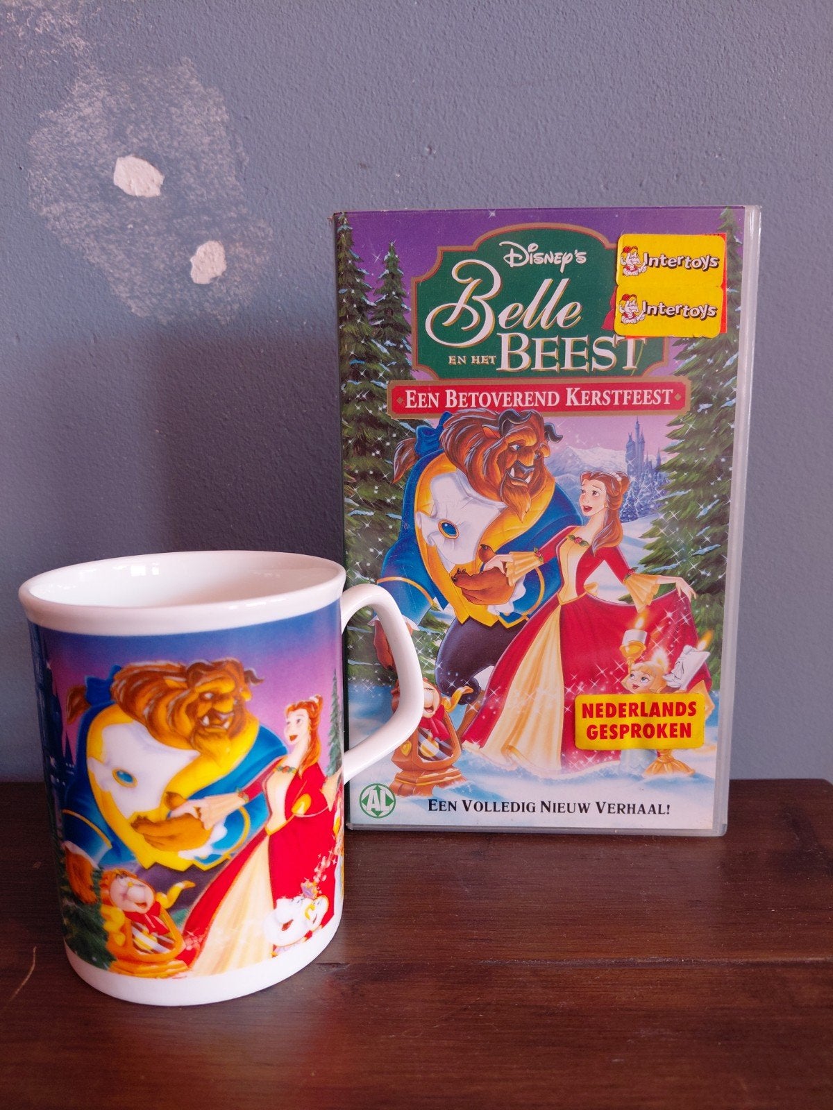 Disney Cadeau Set: Belle Beest Kerstfeest VHS & Beker., Ophalen of Verzenden, Assepoester of Belle, Zo goed als nieuw, Servies