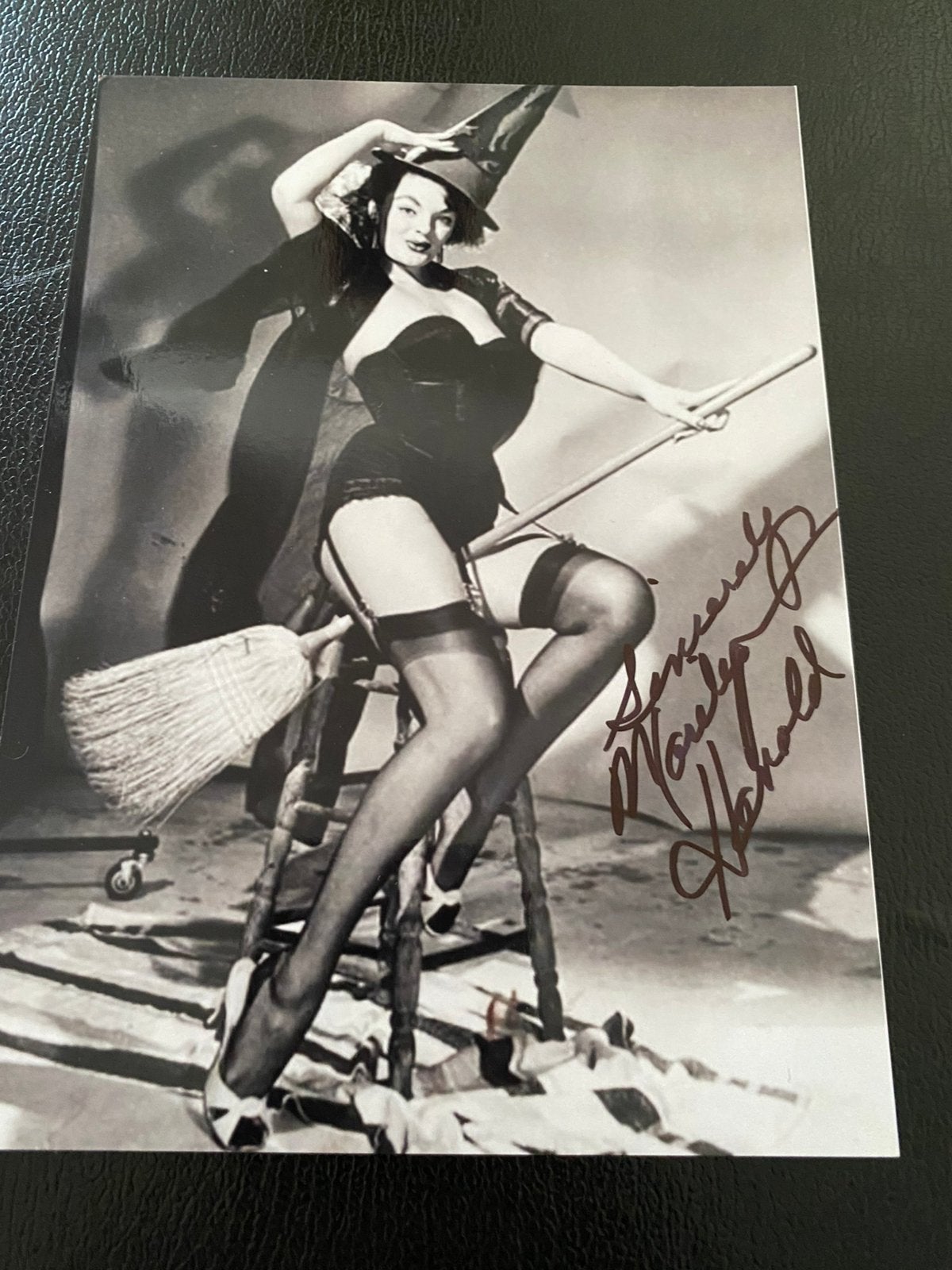 Filmster pin up handtekening marilyn hanold, Ophalen of Verzenden, Foto of Kaart
