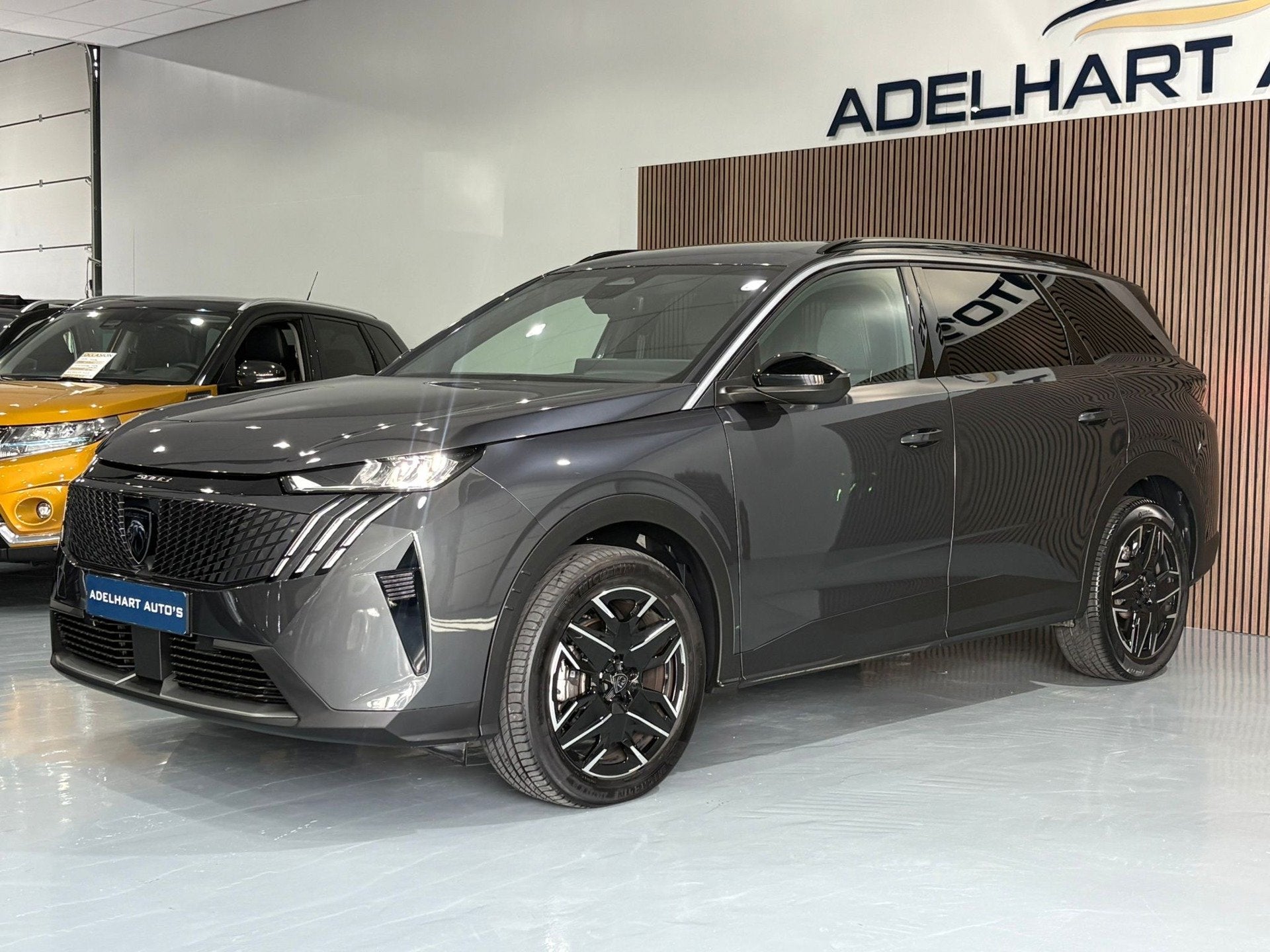 Peugeot 5008 1.2 Hybrid 145 Allure 7 Pers. 5 X Voorraad Auto, 145 pk, Gebruikt, Zwart, 1199 cc