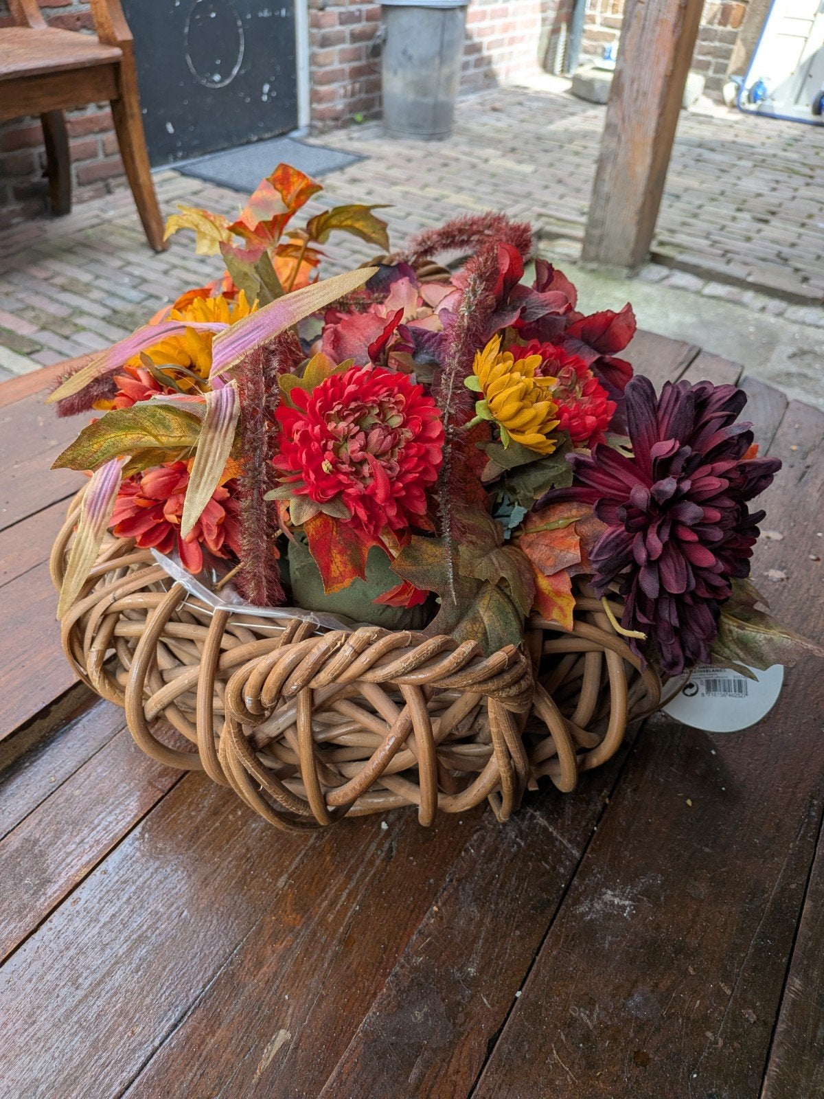 Leuke hout gevlochten mand met zijde bloemen.
De kunstbloeme, Ophalen, Zo goed als nieuw
