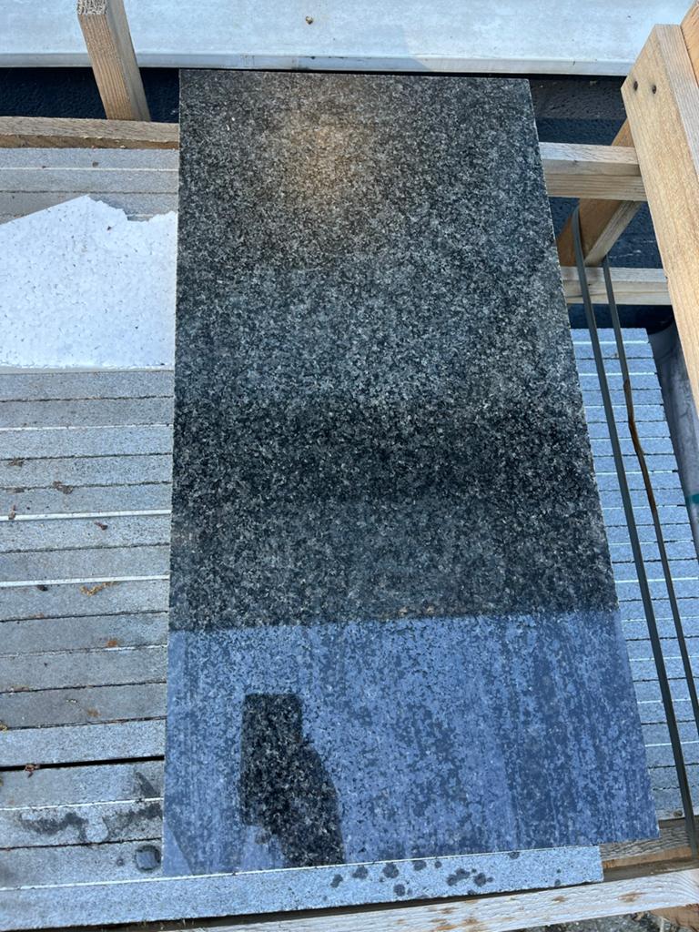 Graniet Nero Impala tegels 60x30x2 cm - 78 stuks, Ophalen, 60 cm of meer, Graniet, Nieuw