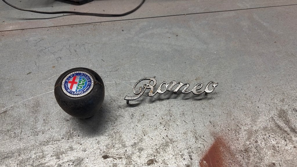 alfa romeo schild en pook knop, Ophalen, Gebruikt