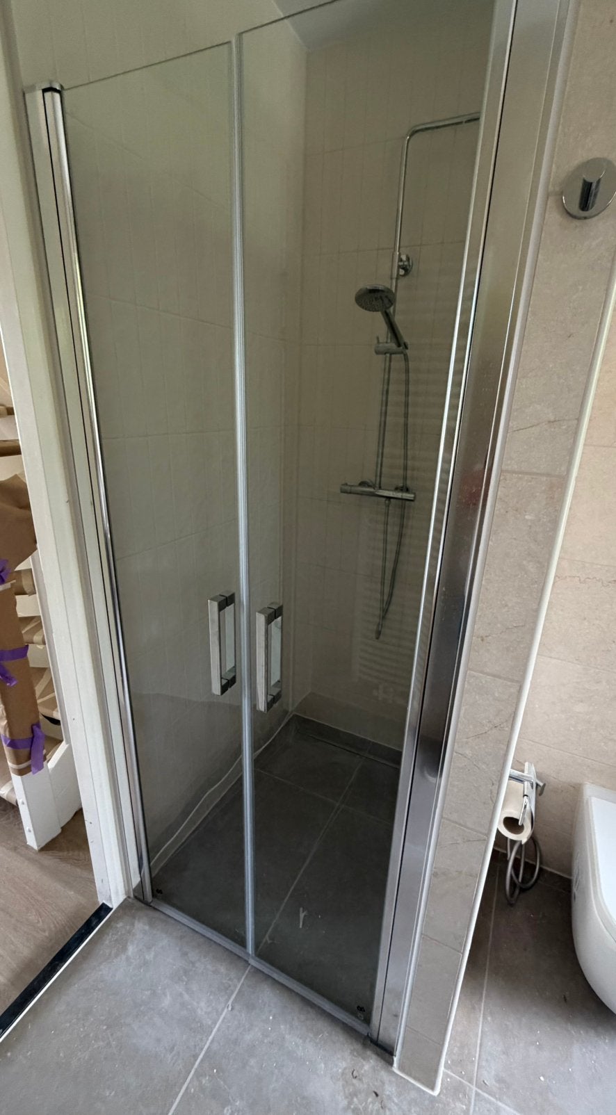 Gloednieuwe verstelbare douchedeuren van 81-85x200cm, Ophalen, Nieuw, Chroom, Douche