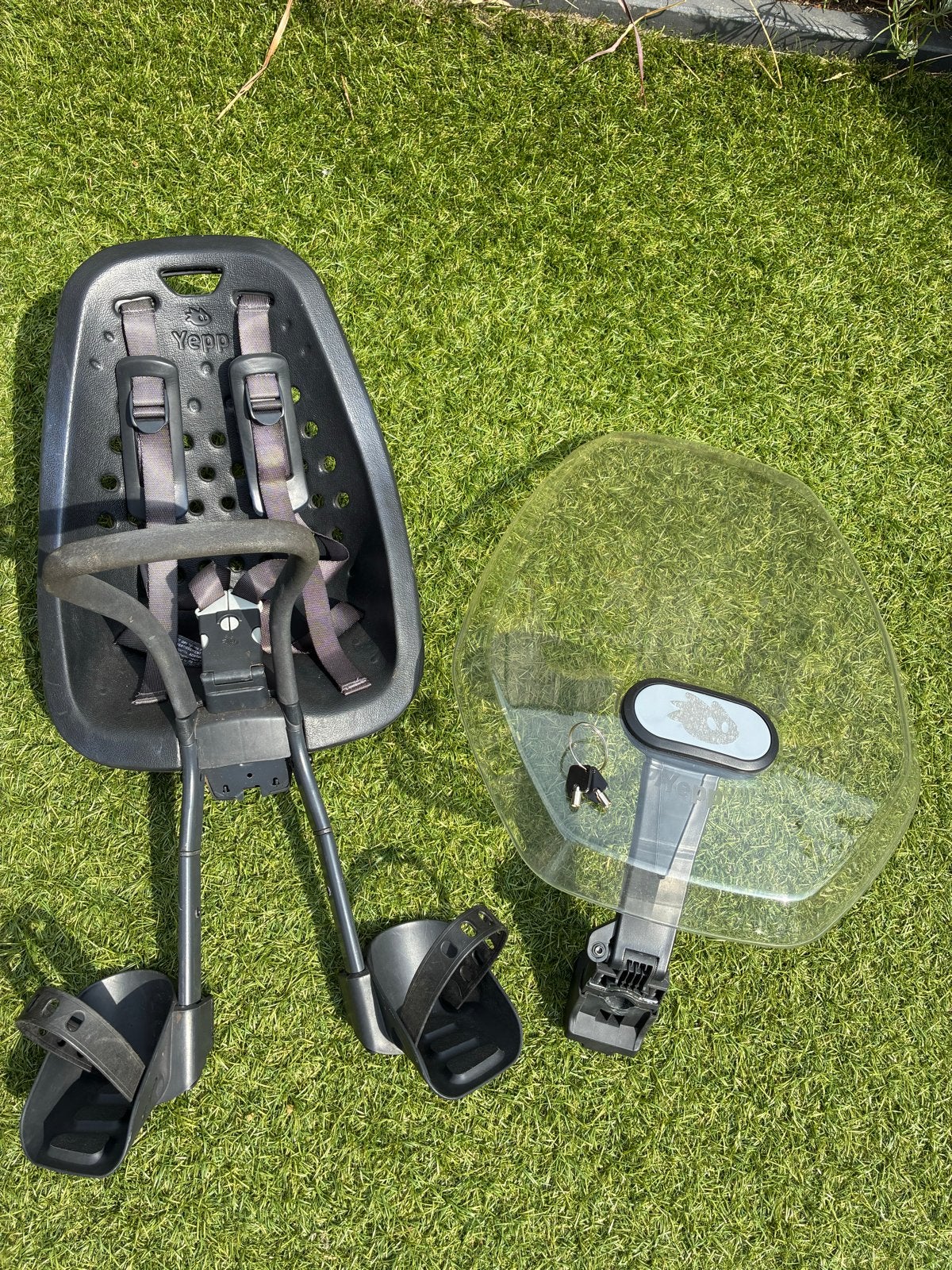 Thule Yepp Mini fietsstoeltje met windscherm en sleutels, Ophalen, Voorzitje, 0 t/m 13 kg, Gebruikt