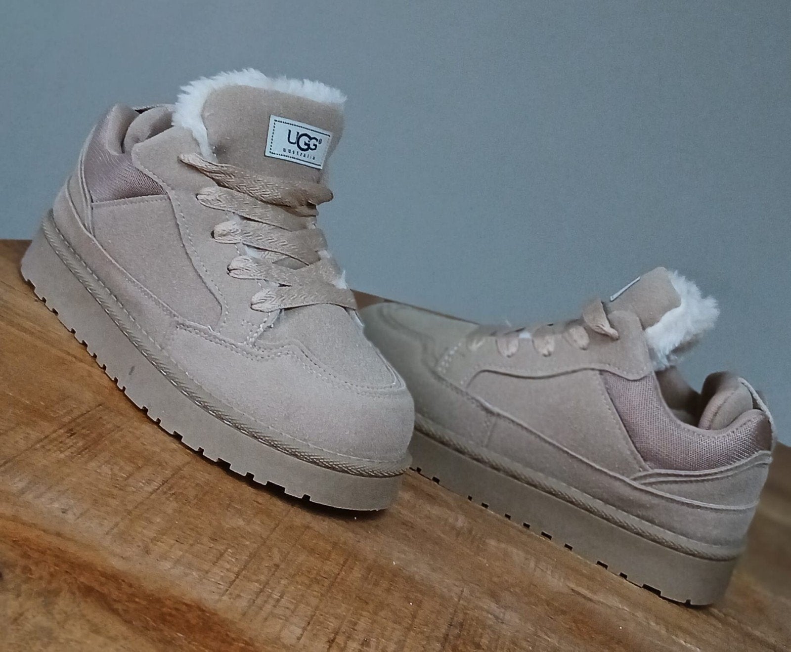 Ugg sneakers Uggs boots schoenen, Kleding | Dames, Schoenen, Ophalen of Verzenden, Nieuw, Overige kleuren, Sneakers of Gympen