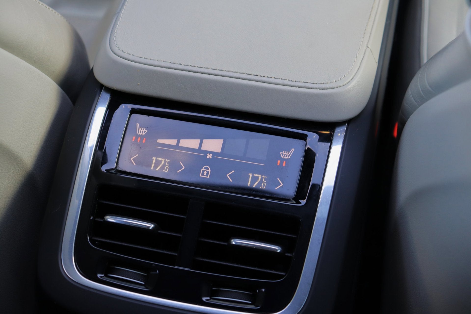 Foto 28 van Volvo XC90 2.0 T8 Twin Engine AWD Inscription Intro Edition