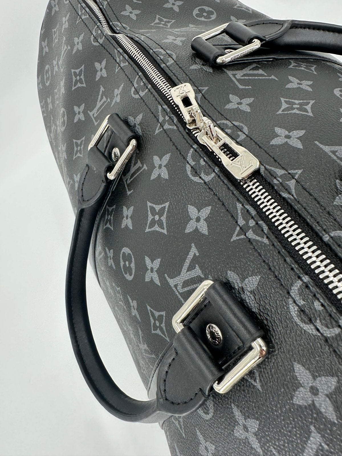 Louis Vuitton Keepall Bandoulière 55 Monogram Eclipse, Sieraden, Tassen en Uiterlijk, Tassen | Reistassen en Weekendtassen, Ophalen