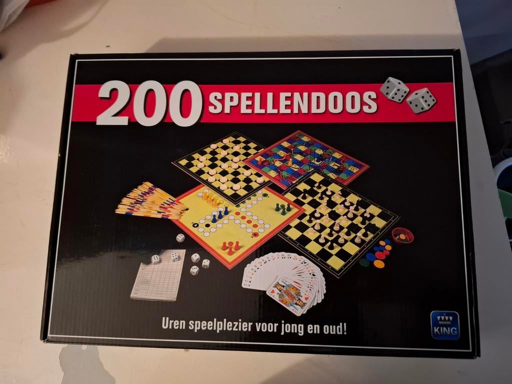 200 Spellendoos - Nieuw in doos!, Hobby en Vrije tijd, Gezelschapsspellen | Bordspellen, Vijf spelers of meer, Ophalen, Nieuw