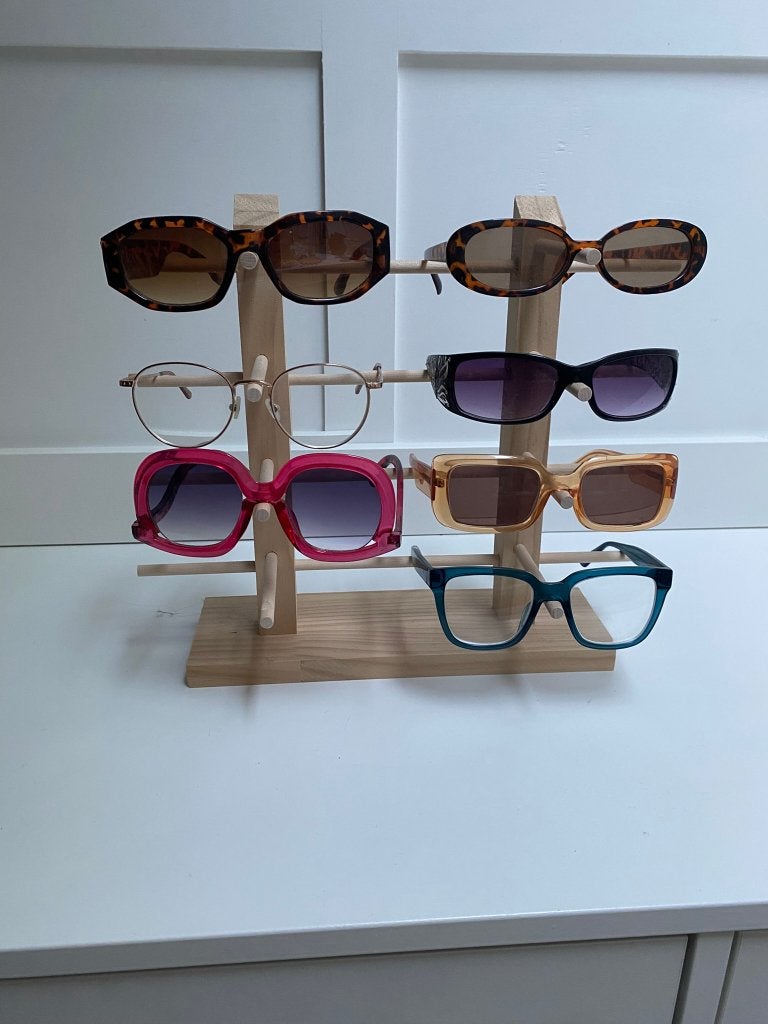 Eyeglass holder, Ophalen