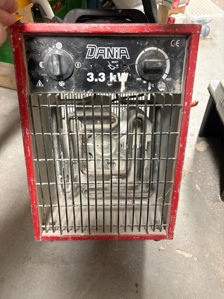 DANIA Elektrische Kachel 3.3 kW - Robuust en Krachtig, Ophalen, 30 tot 80 cm, Gebruikt, Kachel