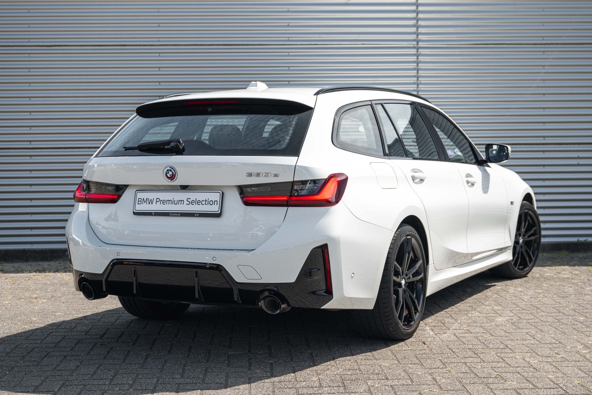 BMW 3 Serie Touring 330e M Sport Automaat / Achteruitrijcame, Auto's, Gebruikt, 4 cilinders, Met garantie (alle), Wit