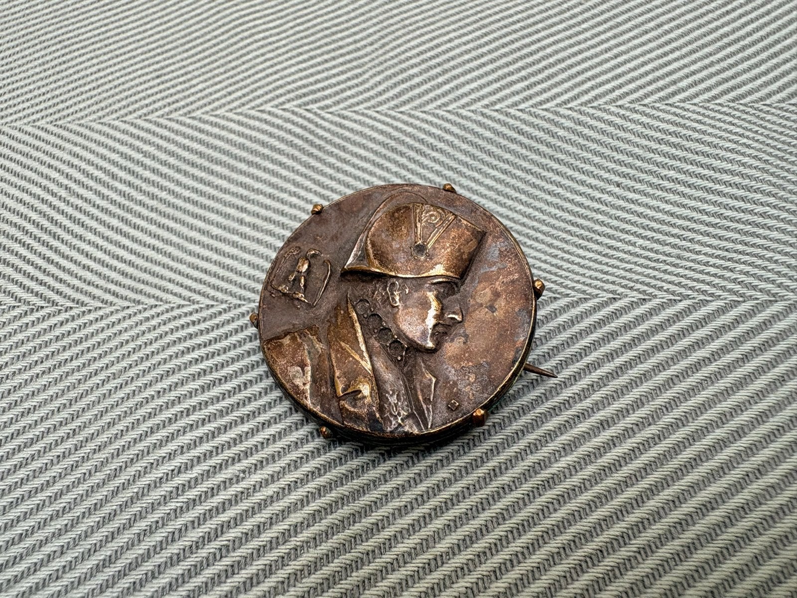 Vintage Broche Napoleon Bronzen Medaillon Speld, Sieraden, Tassen en Uiterlijk, Broches, Brons, 4 tot 7 cm, Gebruikt, Bruin